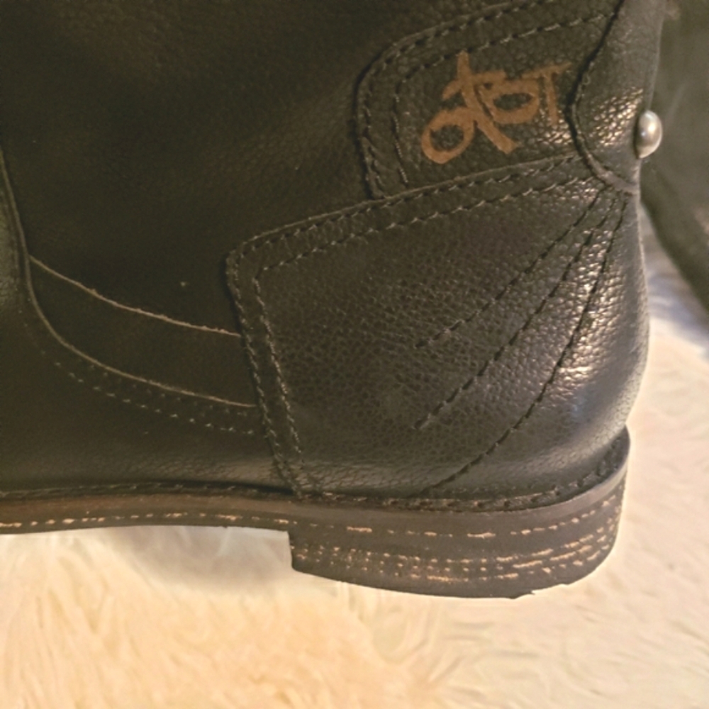COPY - OTBT Women 7 Boots Tall Knee High Pull On Black Leather Shoes Low Heel P… - Picture 14 of 15